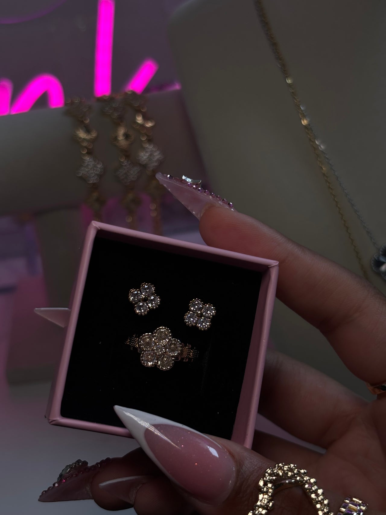 Tropical Studs